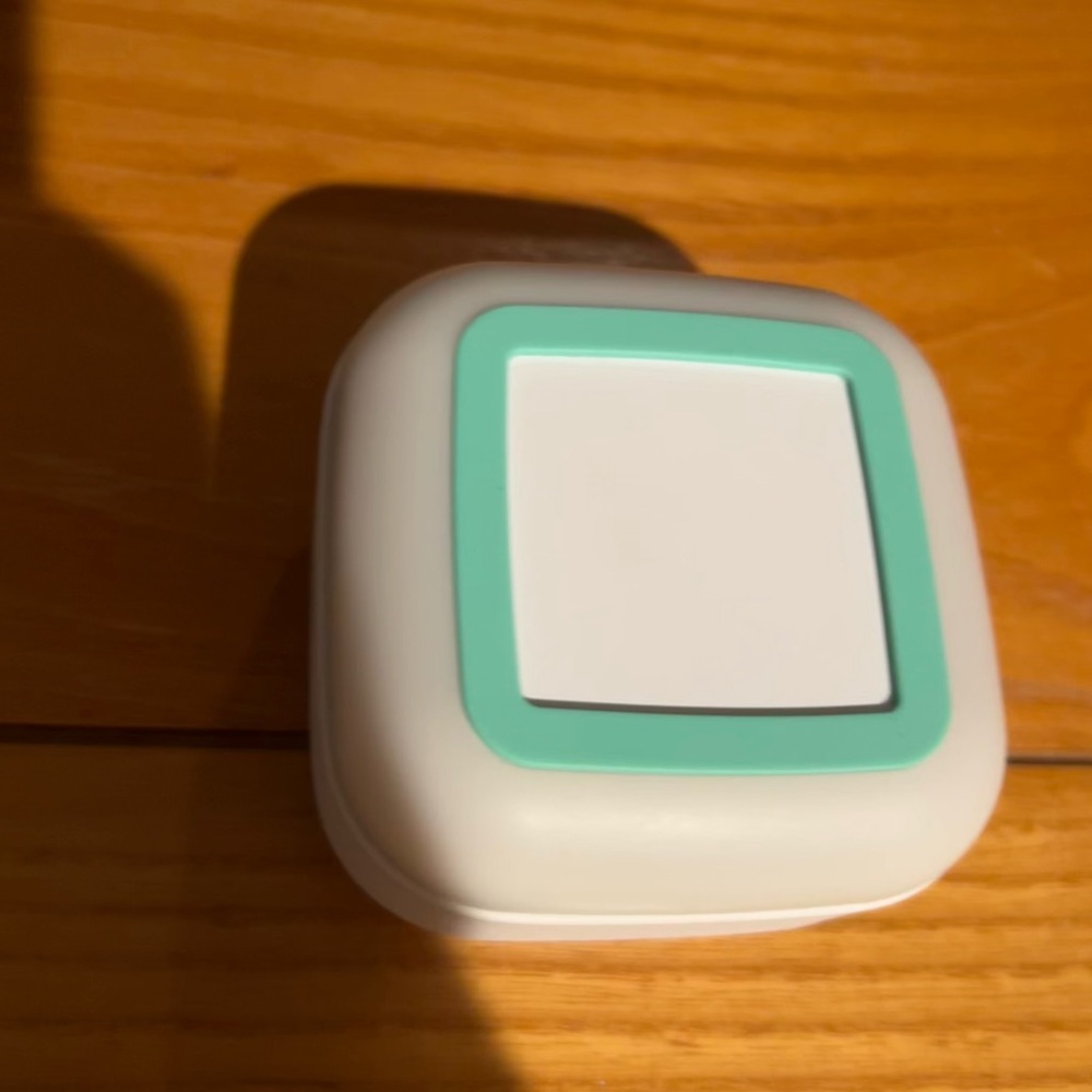 Portable Sound machine/Night Light - Picture 3 of 4